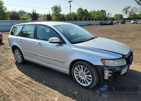 2011 Volvo V50 T5 z USA, uszkodzony, nr VIN YV1672MW1B2630563